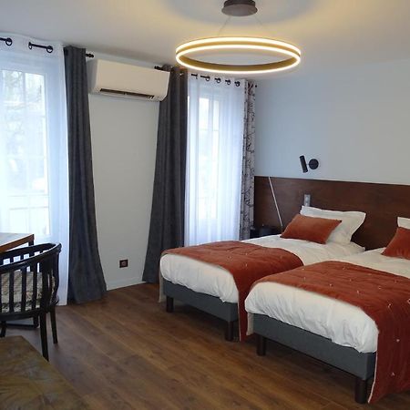 Auberge de la garenne Saint-Remy-l'Honore Extérieur photo